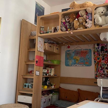 דירות פריז Bright Atypical Duplex In Menilmontant מראה חיצוני תמונה